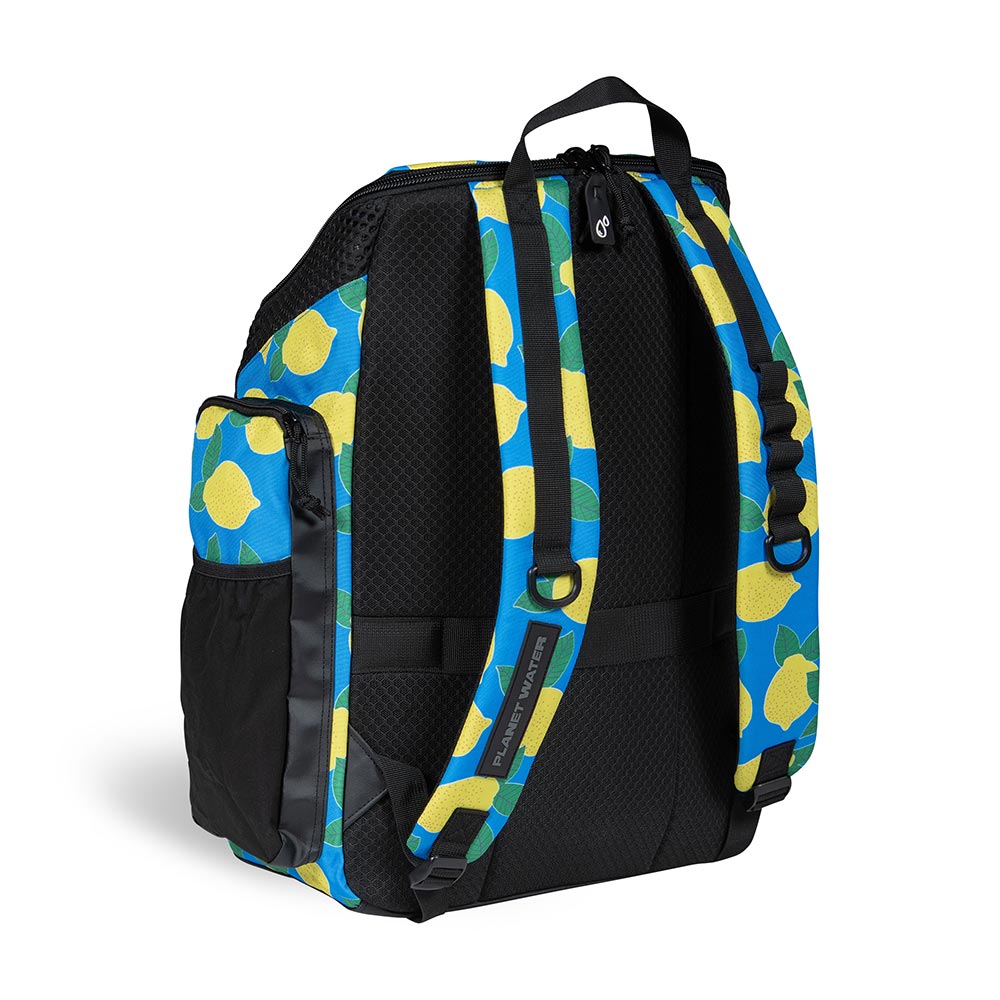 Arena One Go Printed Swim Backpack 45L: Blue backpack with a vibrant yellow lemon print, black mesh back and straps, side pocket.